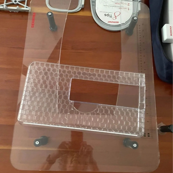 Bernina 630 Embroidery  Unit - Picture 3 of 3